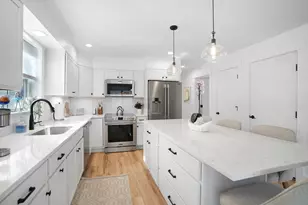 33 Lagoon Pond Rd, Tisbury, MA 02568 - Photo 15