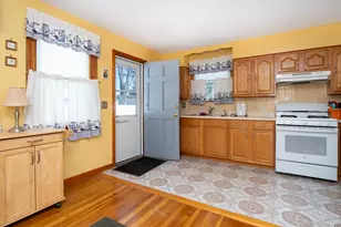 1077 Shelburne St, New Bedford, MA 02745 - Photo 5