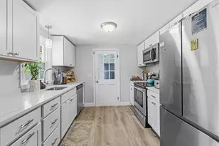 26 Susan Ln, Middleborough, MA 02346 - Photo 3