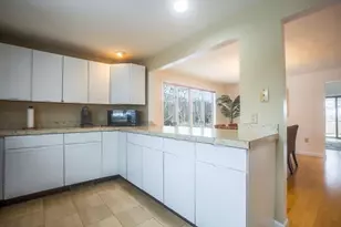 15 Beach St, Falmouth, MA 02536 - Photo 9