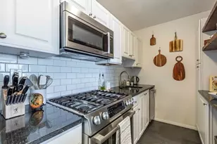 6 Whittier Pl, Boston, MA 02114 - Photo 3