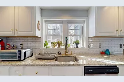 28 Walworth St, Worcester, MA 01602 - Photo 3