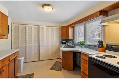 100 Burncoat St, Worcester, MA 01605 - Photo 7