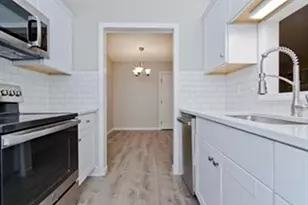 14 Maple Crest Cir, Holyoke, MA 01040 - Photo 5