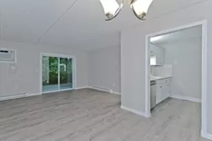 14 Maple Crest Cir, Holyoke, MA 01040 - Photo 7