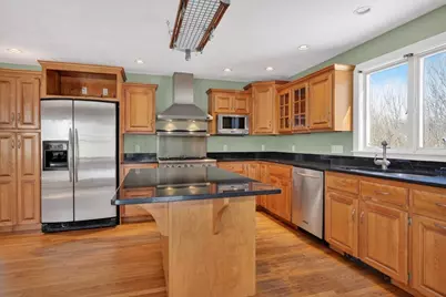 26 Mechanic St, Holliston, MA 01746 - Photo 5