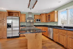 26 Mechanic St, Holliston, MA 01746 - Photo 5