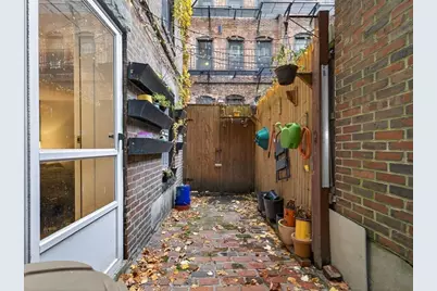 52 Temple Street, Boston, MA 02114 - Photo 27