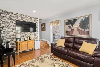 15 Cross St, Chicopee, MA 01013 - Photo 9