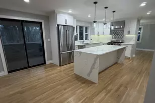 10 Oakwood Ct, Framingham, MA 01701 - Photo 3