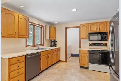 64 Peabody #E, Shirley, MA 01464 - Photo 9