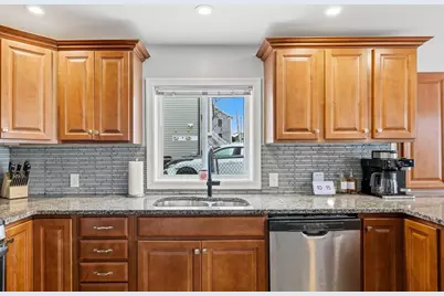 10 Aberdeen St, Fall River, MA 02721 - Photo 9