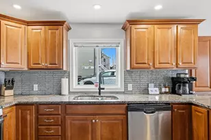 10 Aberdeen St, Fall River, MA 02721 - Photo 9