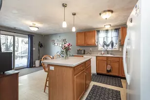 95 Hiatt St, Fall River, MA 02721 - Photo 9