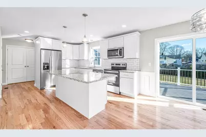 39 Wallace St, Springfield, MA 01119 - Photo 17