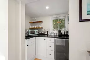 7 Cottage St, Marblehead, MA 01945 - Photo 17