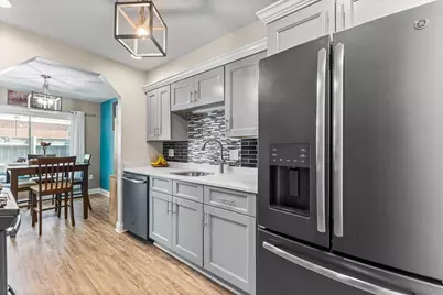 16 Meadowood Dr #16, Stoughton, MA 02072 - Photo 5