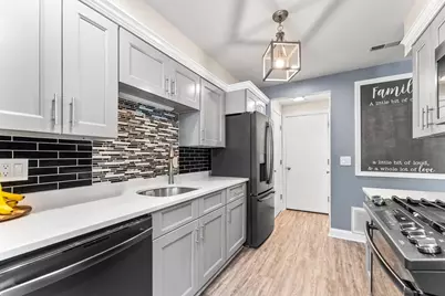 16 Meadowood Dr #16, Stoughton, MA 02072 - Photo 3