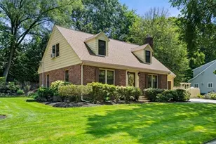 33 W Shore Dr, Marblehead, MA 01945 - Photo 3