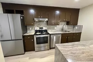 12 Hallmark Gdns, Burlington, MA 01803 - Photo 3