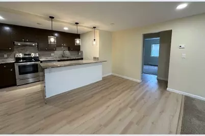 12 Hallmark Gdns #7, Burlington, MA 01803 - Photo 5