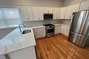 126 Cross St, Somerville, MA 02145 - Photo 3