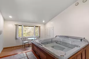 16 Wadsworth Ln, Dartmouth, MA 02748 - Photo 17