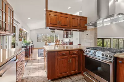 16 Wadsworth Ln, Dartmouth, MA 02748 - Photo 9