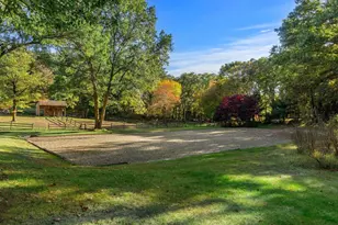 2 Spingler Dr, Hamilton, MA 01982 - Photo 1