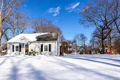 122 Samoset Ave, Mansfield, MA 02048 - Photo 1