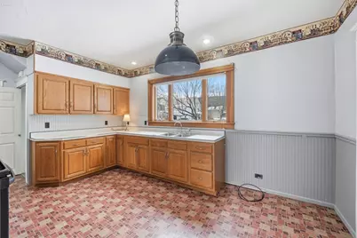 18 Crescent St, Montague, MA 01349 - Photo 7