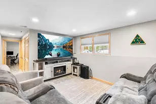 143 Plymouth St, Pembroke, MA 02359 - Photo 25