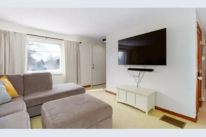 839 Lincoln St, Franklin, MA 02038 - Photo 5