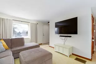 839 Lincoln St, Franklin, MA 02038 - Photo 5