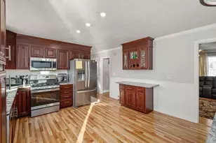 231 Lapham St, Fall River, MA 02721 - Photo 3