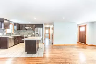 28 McDonnell Dr, Randolph, MA 02368 - Photo 5