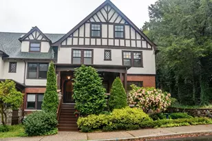 18 Eaton Ct, Wellesley, MA 02481 - Photo 1