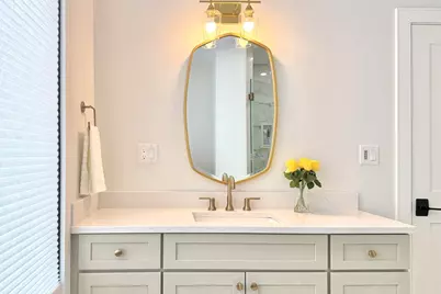 811 Heath St #811, Brookline, MA 02467 - Photo 15