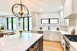 811 Heath St, Brookline, MA 02467 - Photo 3