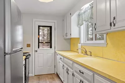 352 Wood St, Hopkinton, MA 01748 - Photo 23