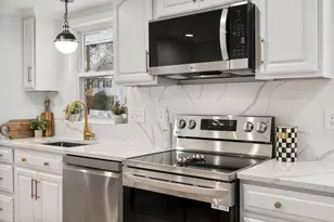 11 Wilshire Dr, Sharon, MA 02067 - Photo 11