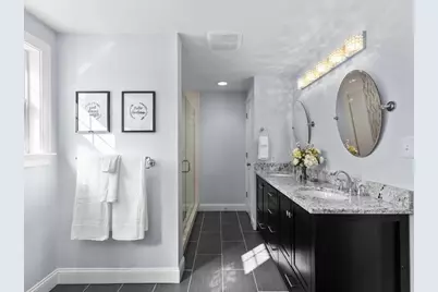 40 Catherine St #2, Boston, MA 02131 - Photo 15