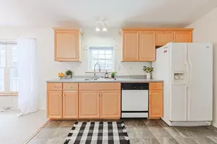 28 Sunset Ln, Plainville, MA 02762 - Photo 3