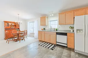 28 Sunset Ln, Plainville, MA 02762 - Photo 7