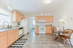 28 Sunset Ln, Plainville, MA 02762 - Photo 5