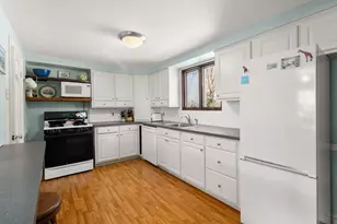 60 Lindbergh Ave, Newton, MA 02465 - Photo 11