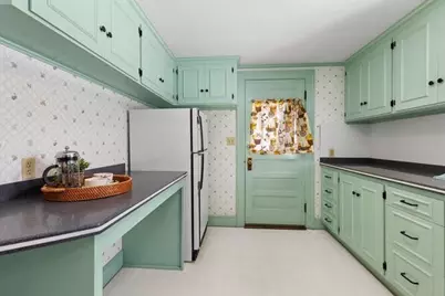 61 Ellsworth Ave, Beverly, MA 01915 - Photo 3