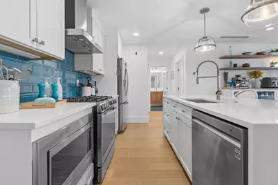 4 Anawan Ave #7, Boston, MA 02132 - Photo 5