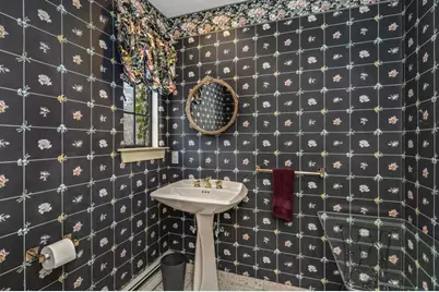 764 Hammond St, Brookline, MA 02467 - Photo 17