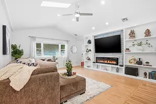 128 Clinton St, Hopkinton, MA 01748 - Photo 5